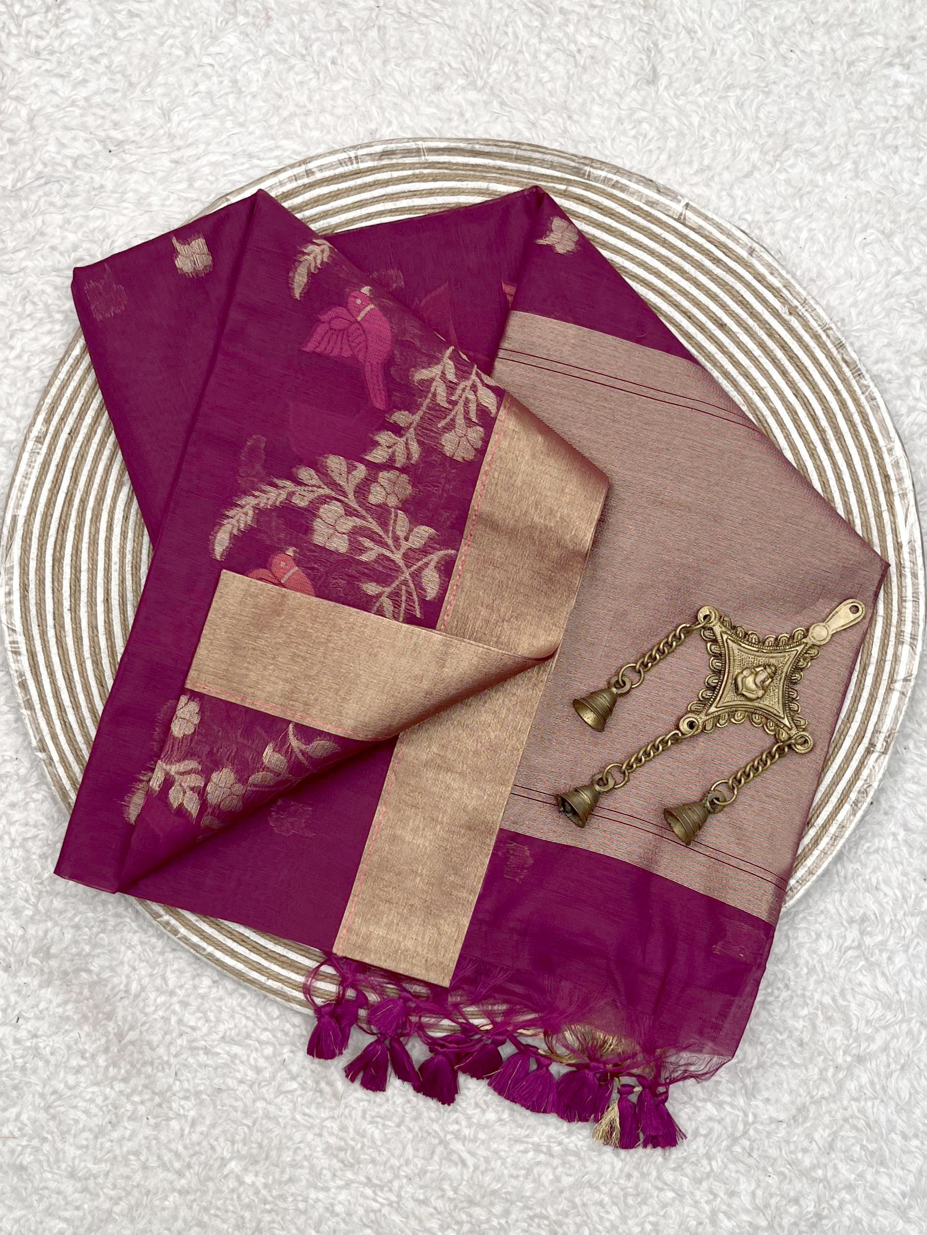 Elegant Purple Linen Silk Saree with Traditional Zari Border