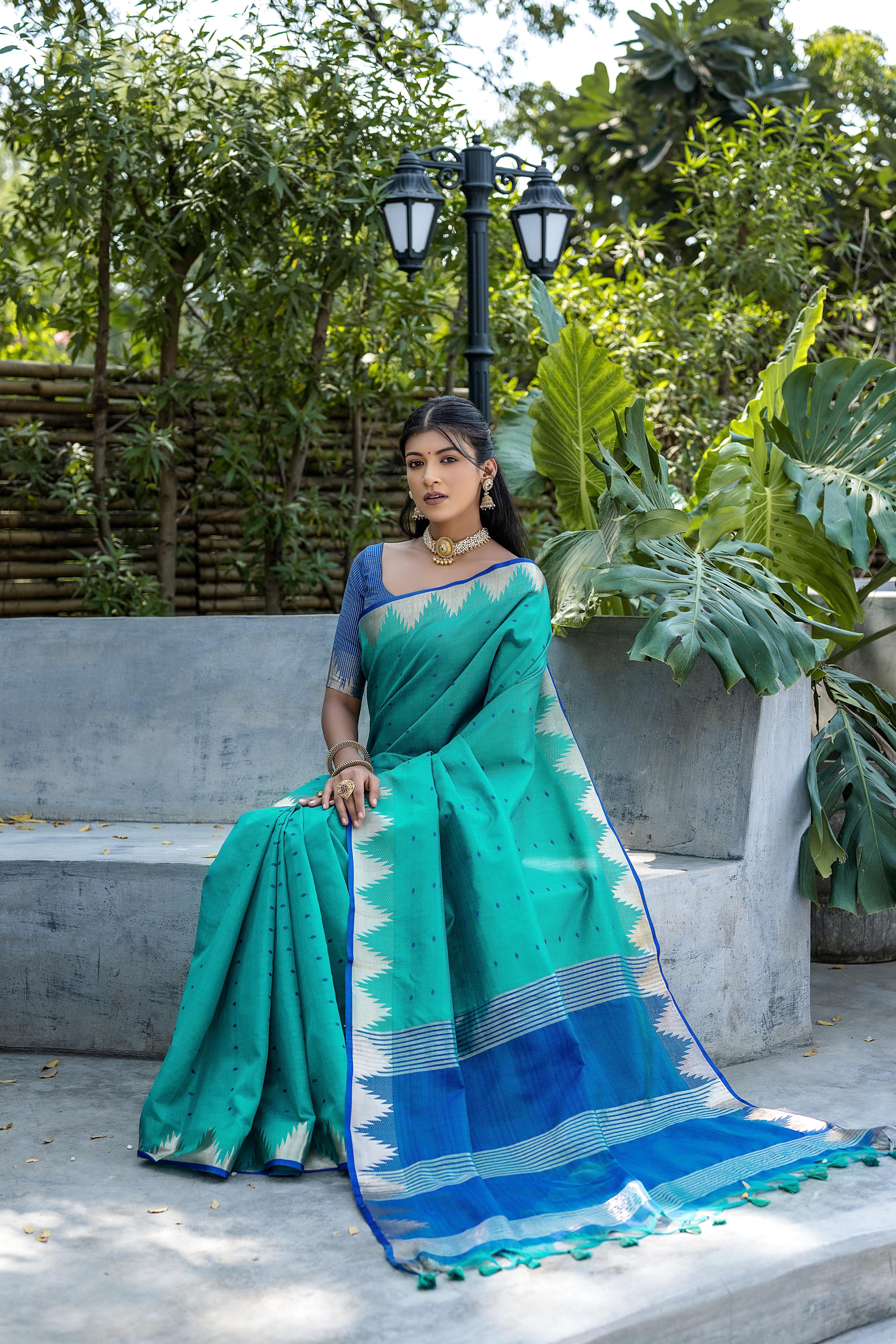 Exquisite Teal Blue Raw Silk Saree for Festive Occasions