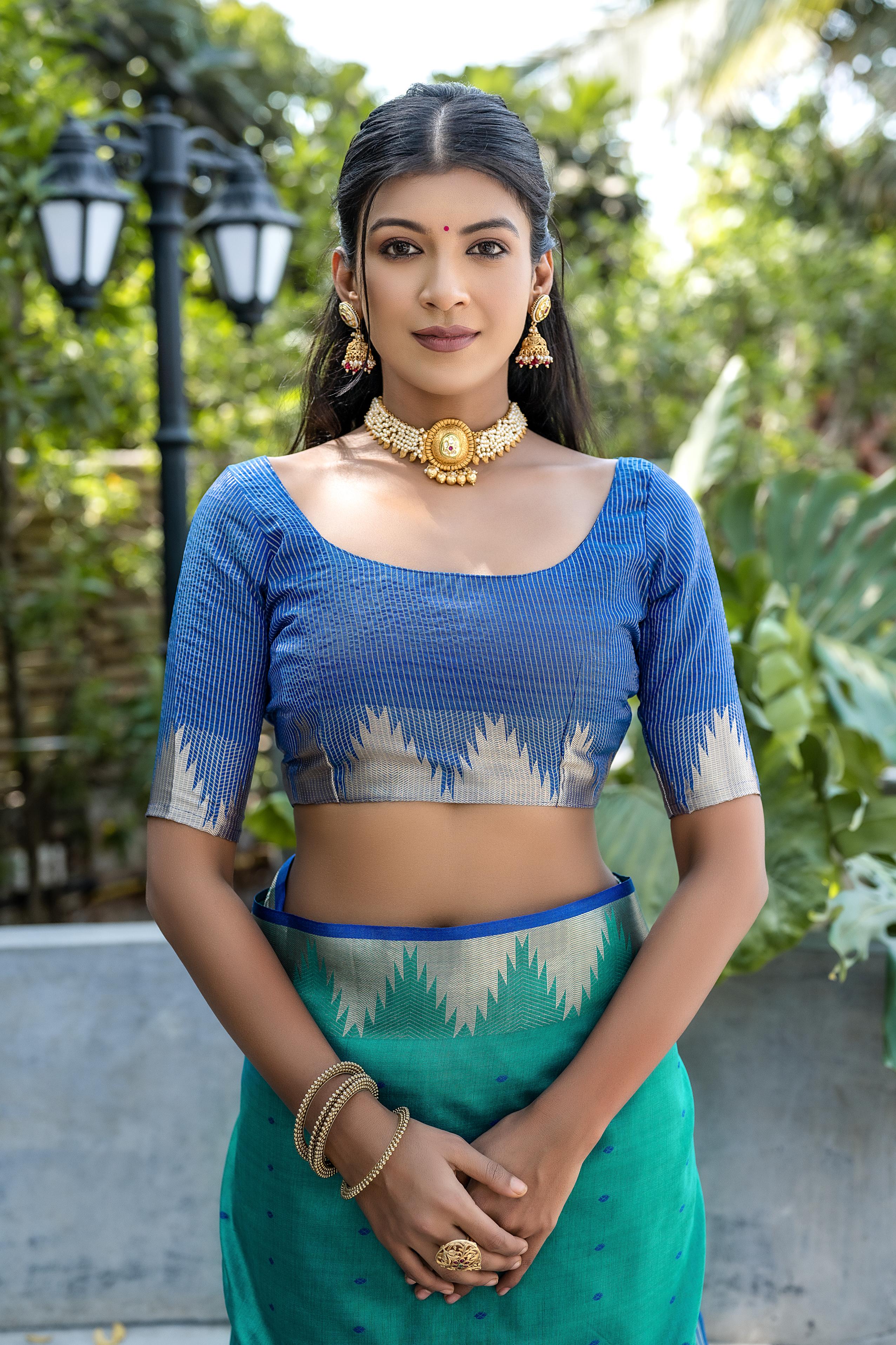 Exquisite Teal Blue Raw Silk Saree for Festive Occasions
