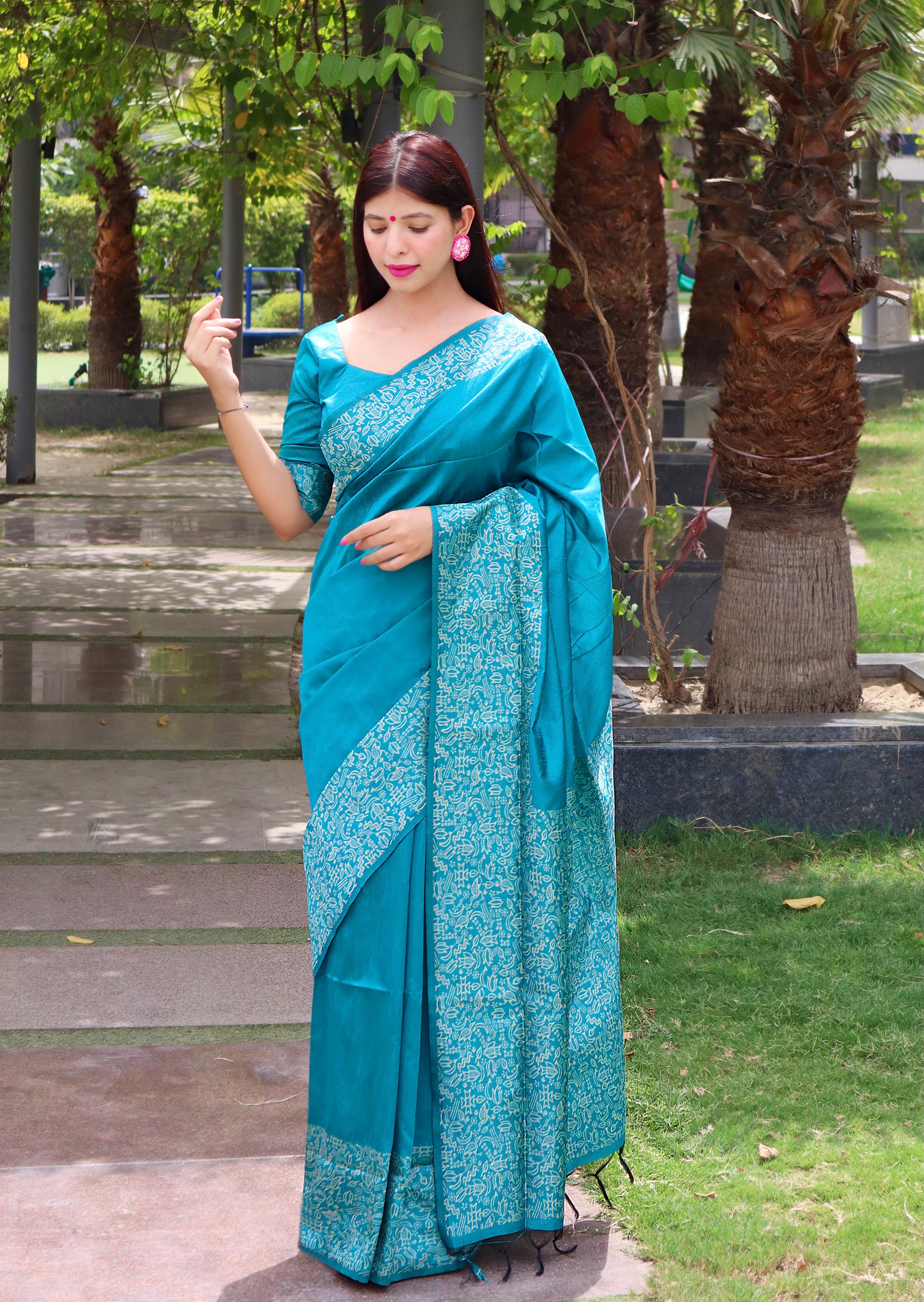 Stunning Cerulean Blue Raw Silk Saree with Intricate Weaving