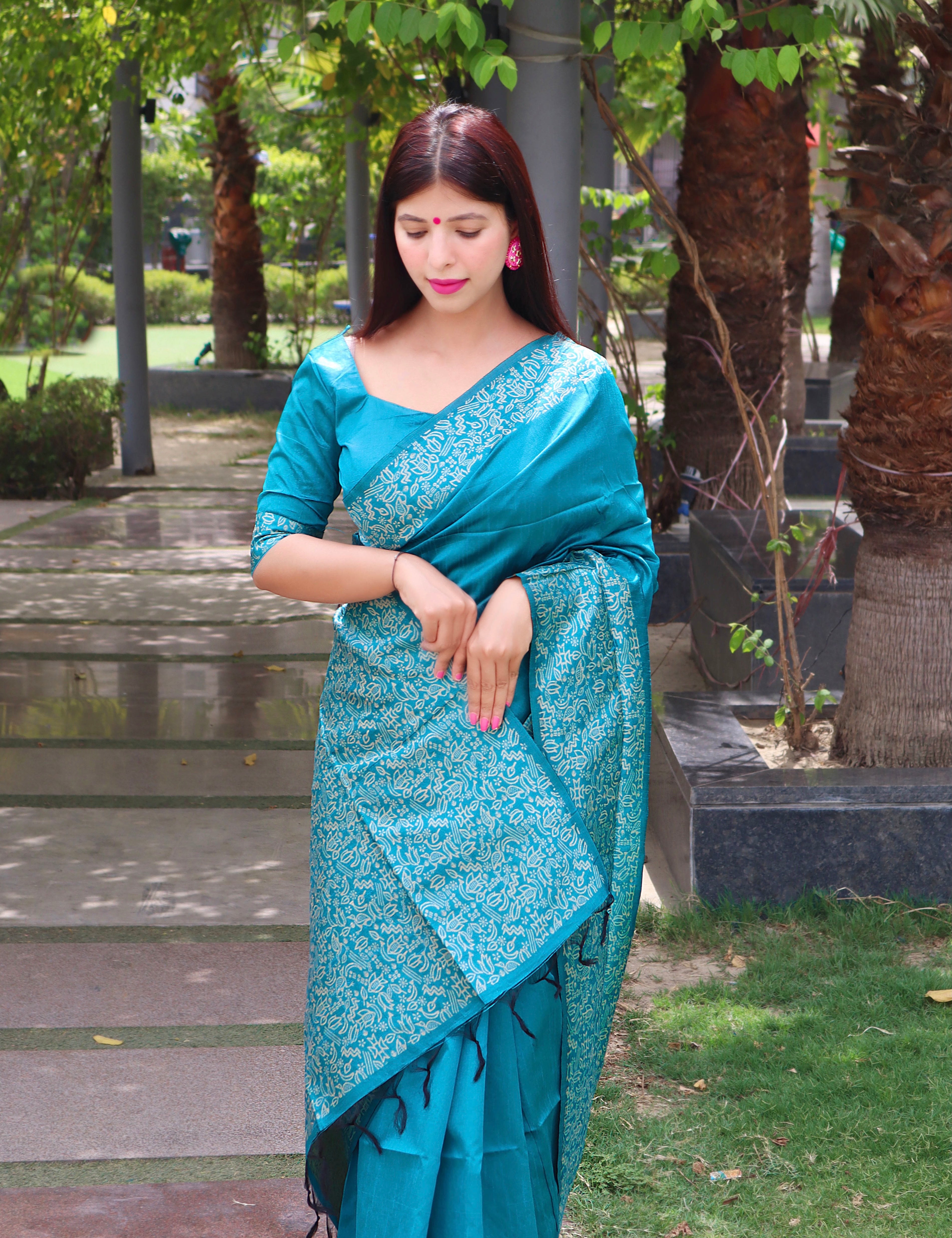 Stunning Cerulean Blue Raw Silk Saree with Intricate Weaving
