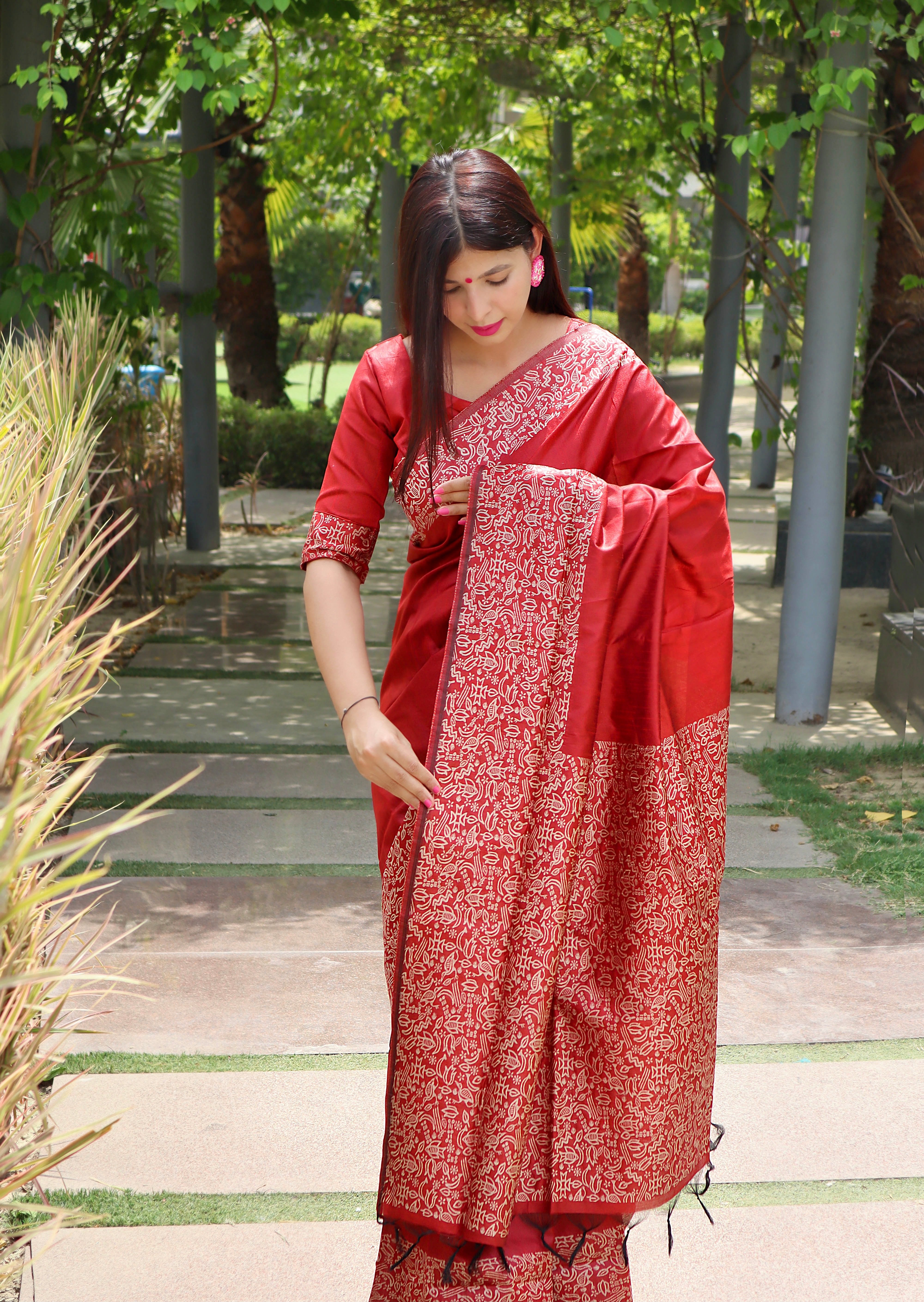 Classic Red Ethnic Motifs Banarasi Saree