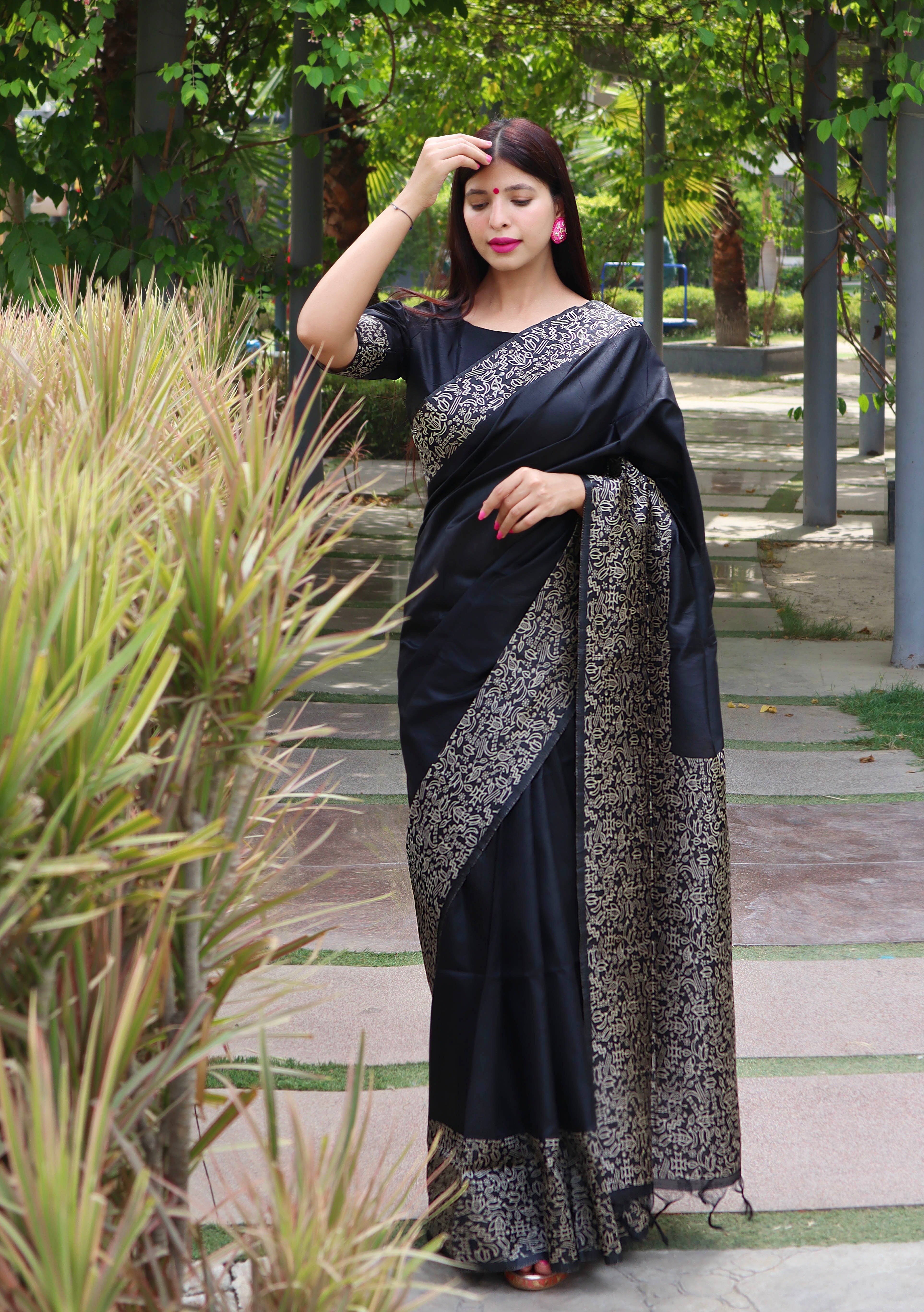 Black Banarasi Silk Saree with Zari Weaving
